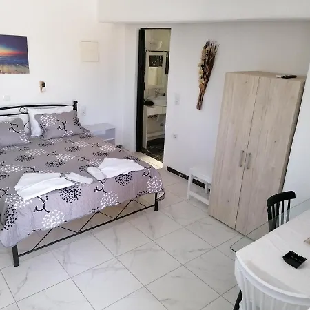 Countryside Retreat 4 *